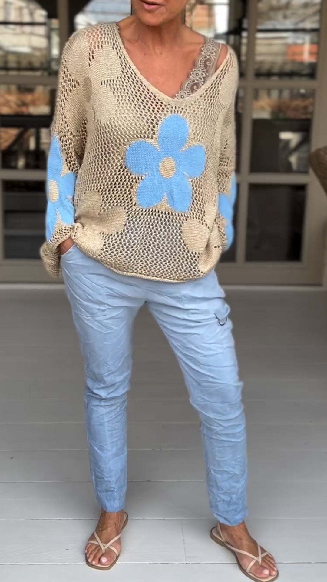 FLORAL KNITTED CUTOUT V-NECK SHIRT/SUIT