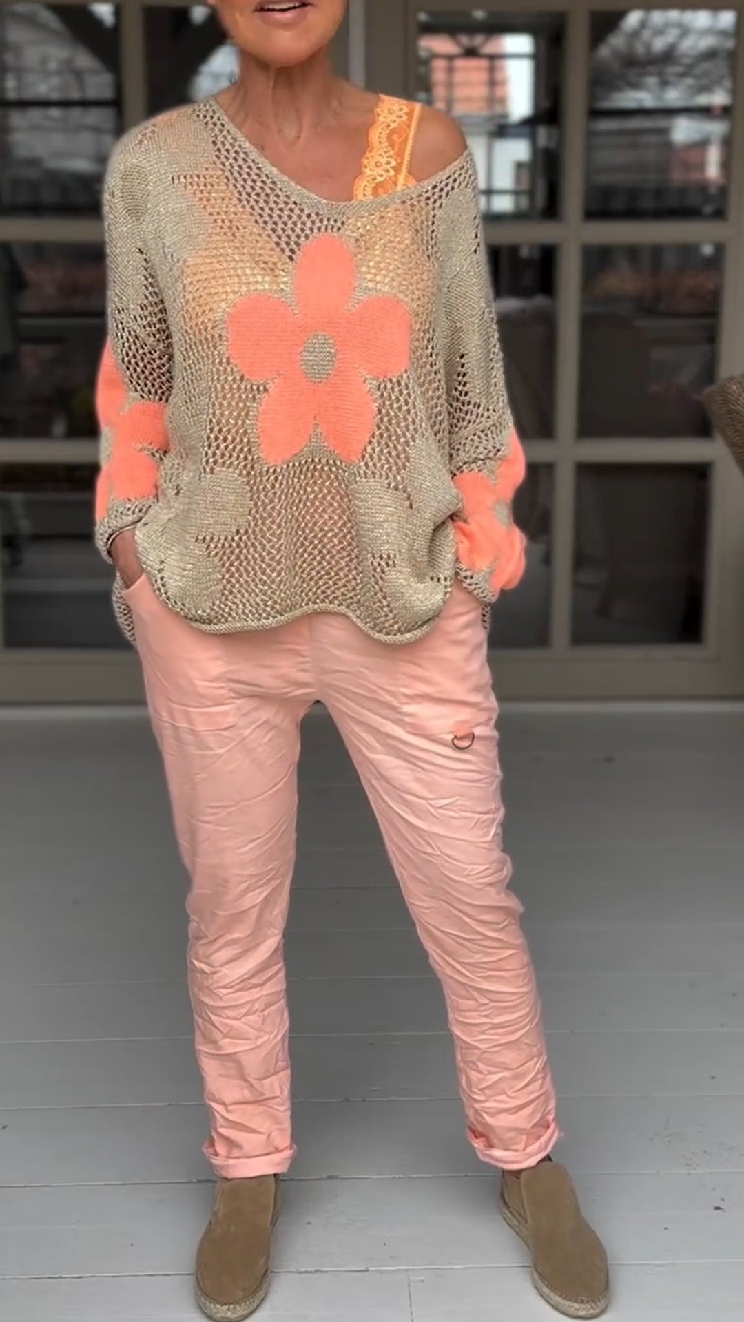FLORAL KNITTED CUTOUT V-NECK SHIRT/SUIT