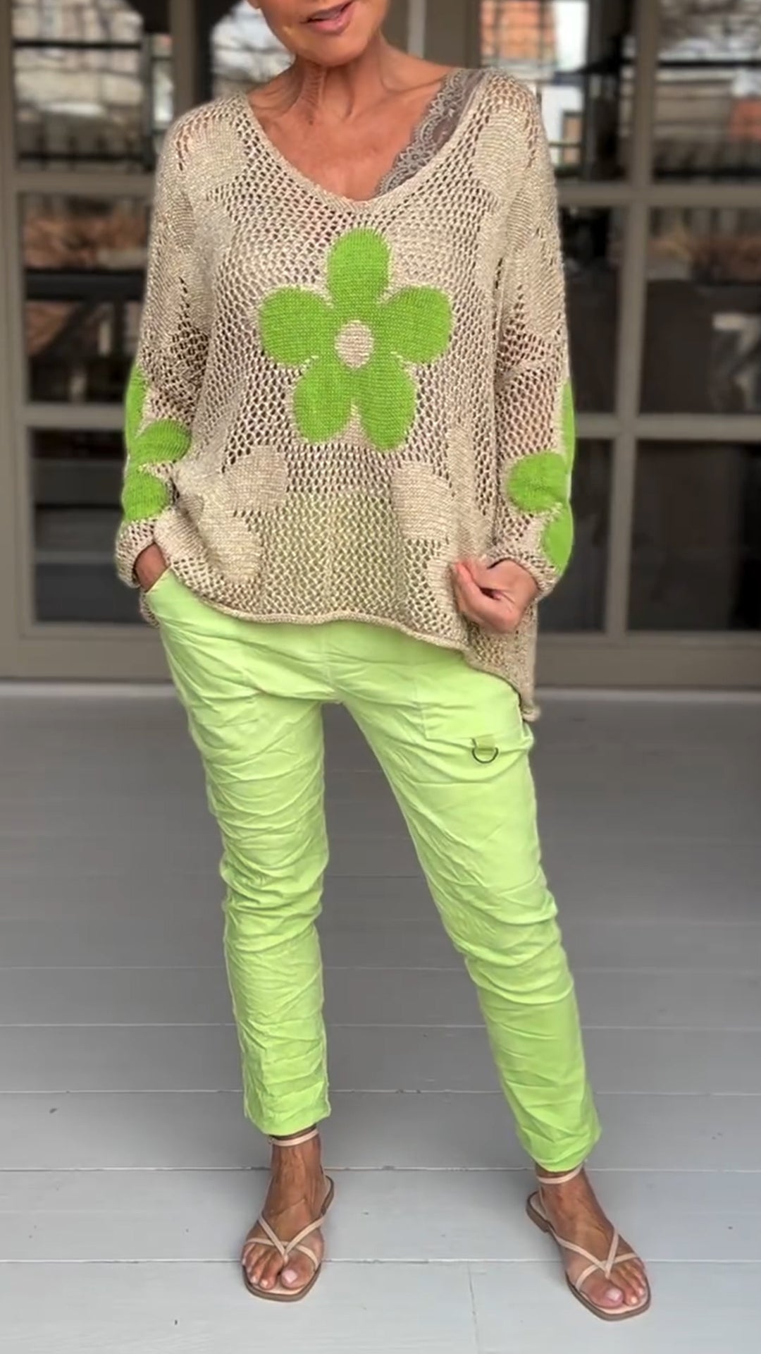 FLORAL KNITTED CUTOUT V-NECK SHIRT/SUIT