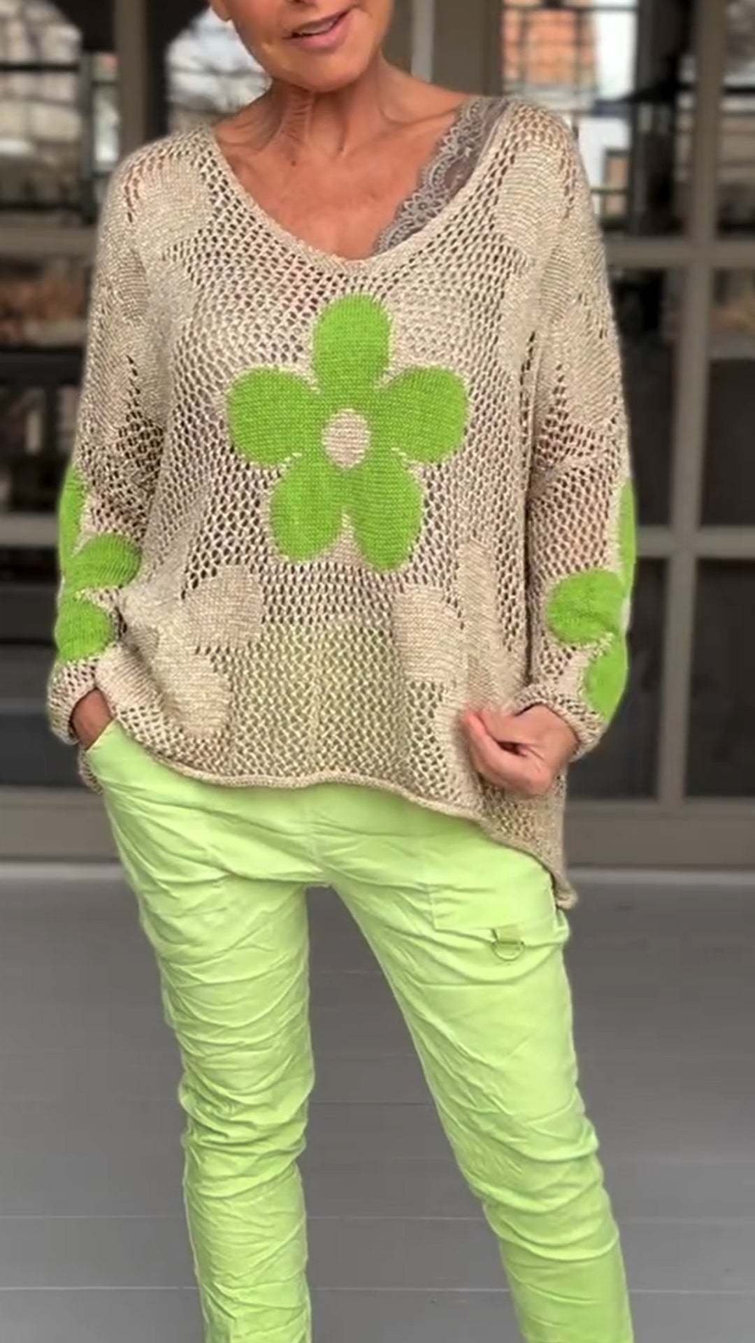 FLORAL KNITTED CUTOUT V-NECK SHIRT/SUIT